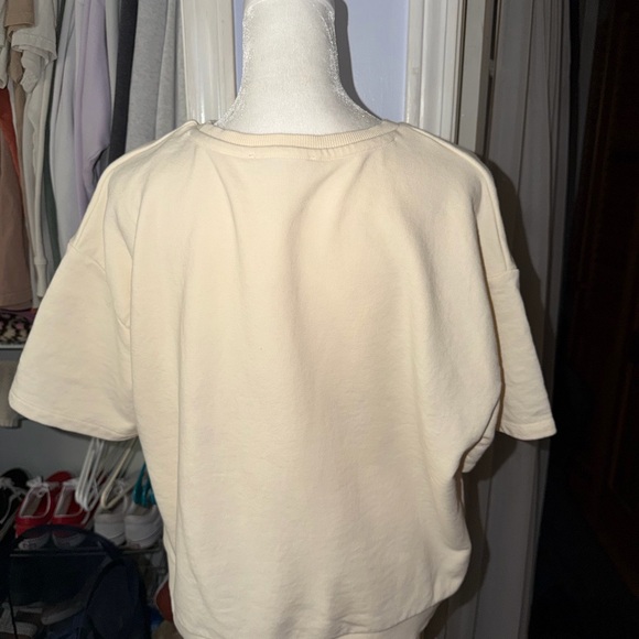 Francesca's Collections Cream T-Shirt - Picture 3 of 5